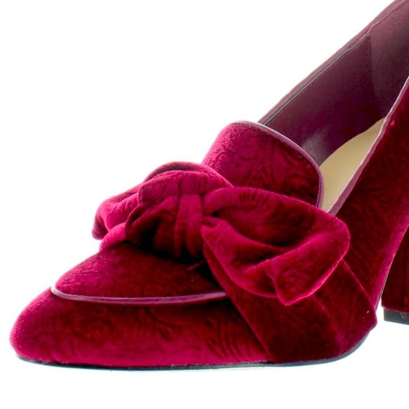 NWT Bella Vita Gala II Red Velour Damask Embossed Pointed Toe Bow Block Heel 12 - Picture 5 of 6